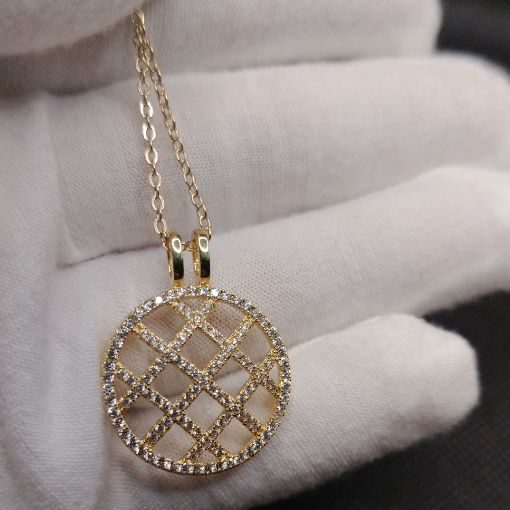 Elegant Gold tone Pendant Necklace